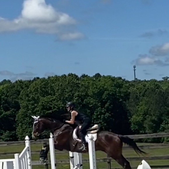 Meet your Posher, Madison - Picture 3 of 3